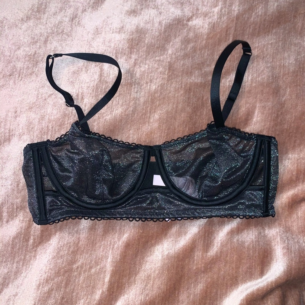 Victoria’s Secret Bra - 34B - matching panties listed separately